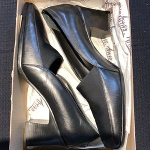 Ladies Shoes - Artiva Leslie, Size 8